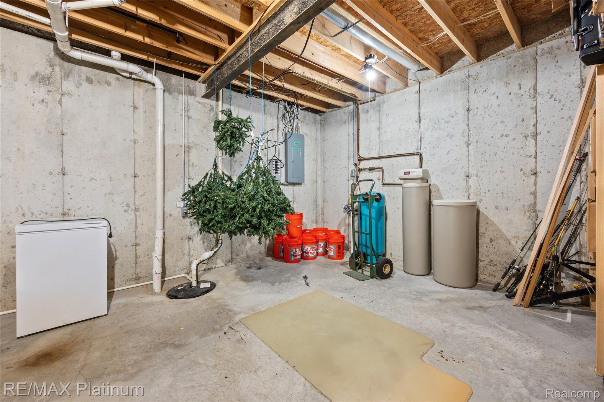 1270 Crystal Pointe Circle