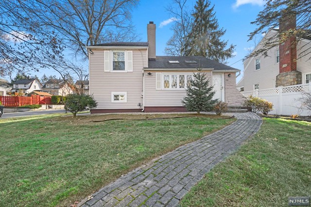 200 West Ivy Lane