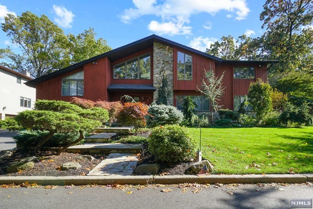 31 Summit Street