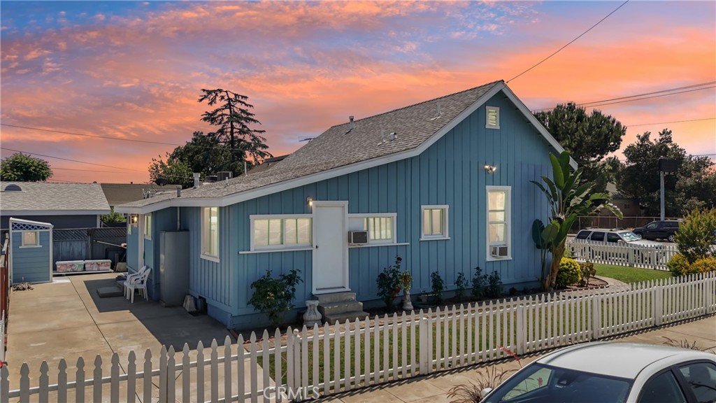 382 N Palomares Street