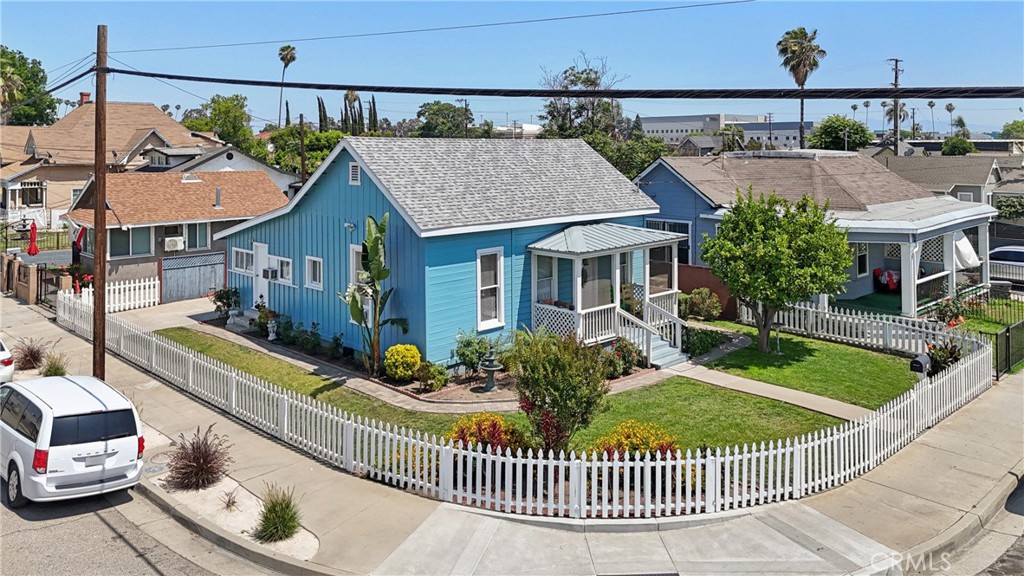 382 N Palomares Street