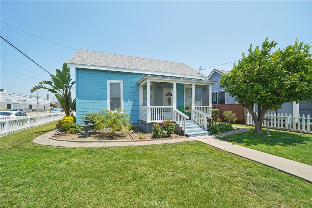 382 N Palomares Street