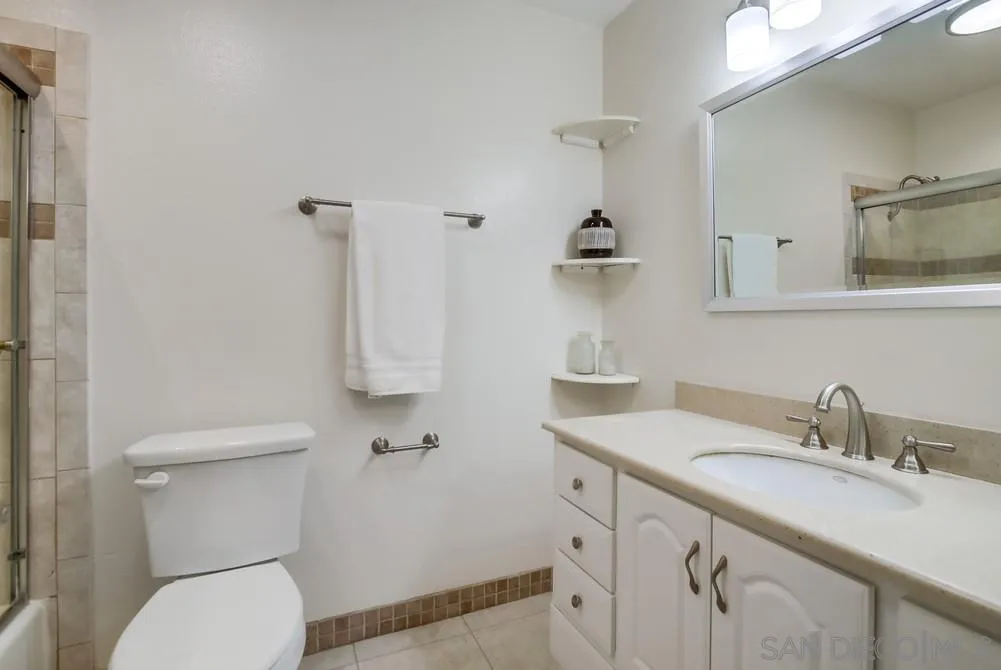 5370 La Jolla Blvd. Unit: 305B