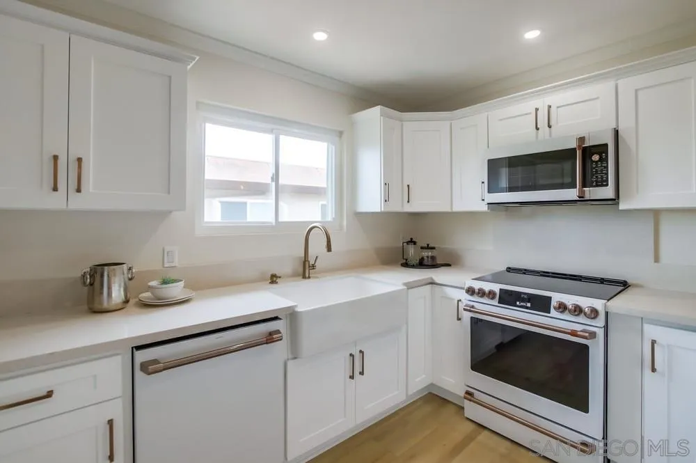 5370 La Jolla Blvd. Unit: 305B