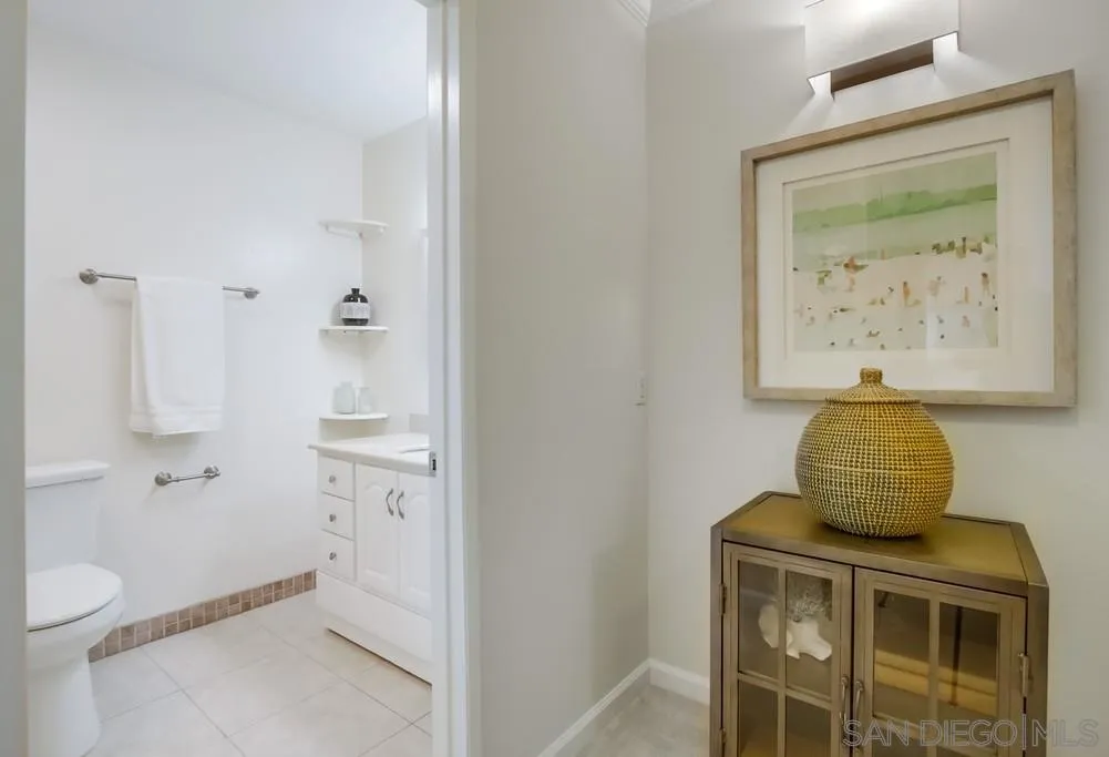 5370 La Jolla Blvd. Unit: 305B