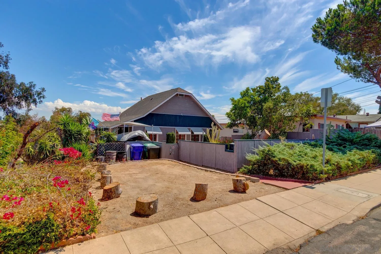 2661 Montclair St