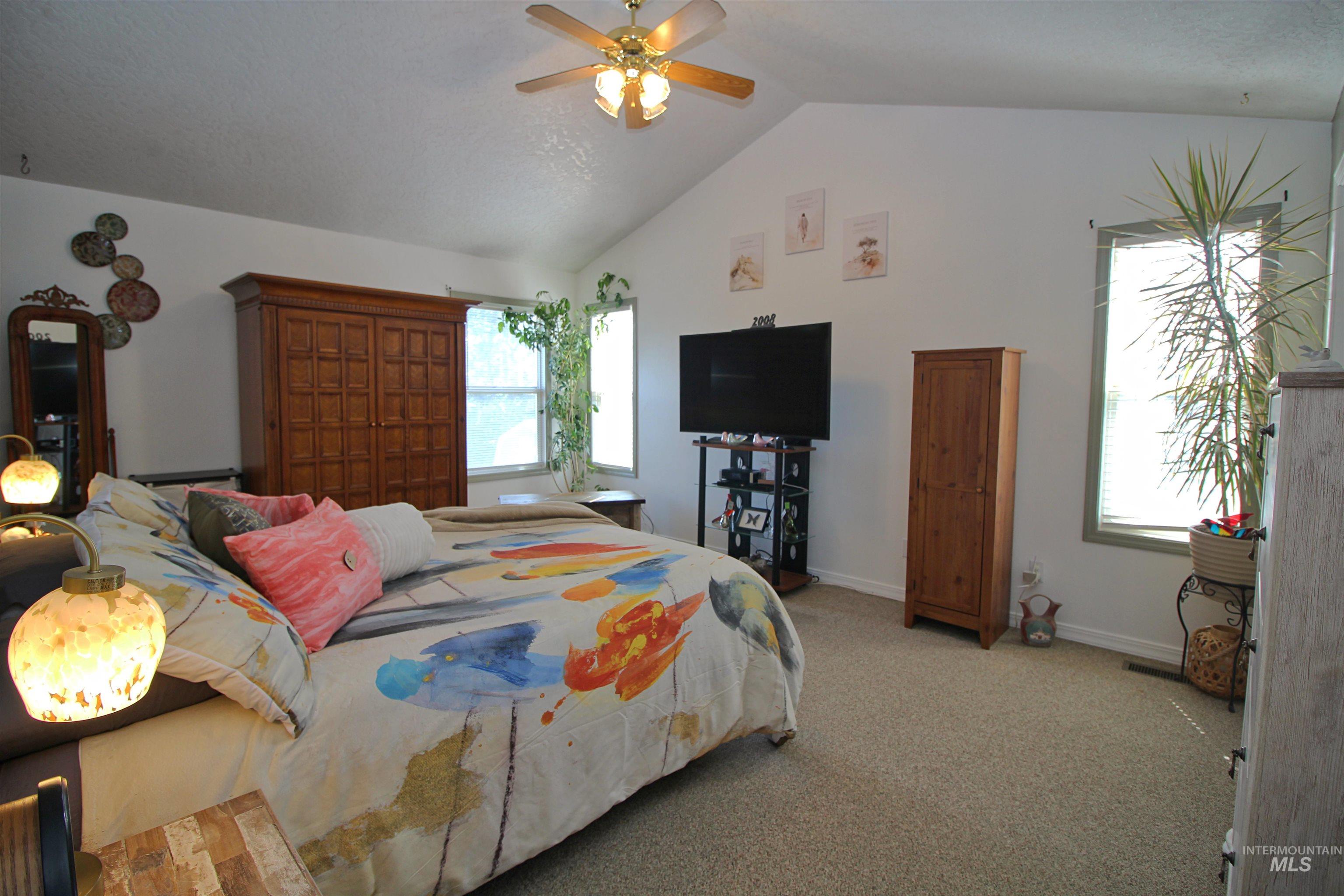 1392 N Santa Rosa