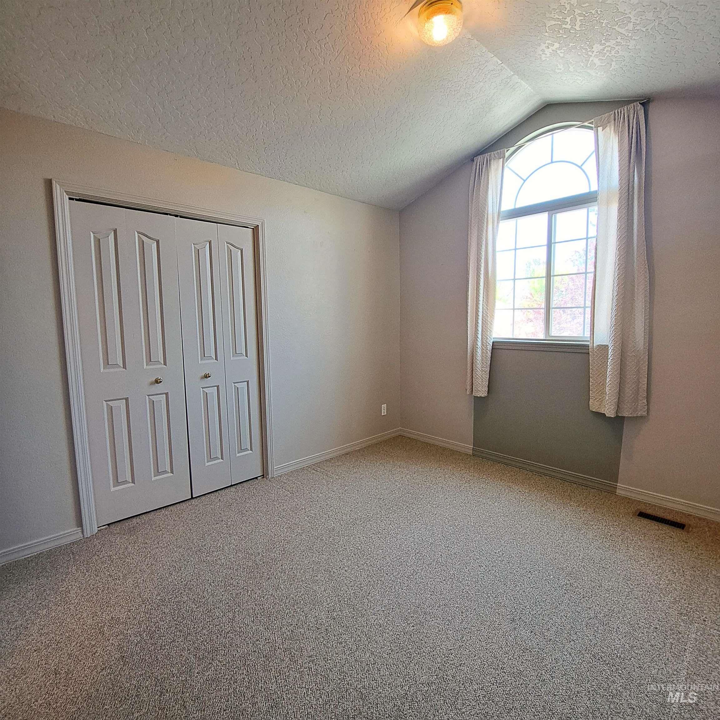 1392 N Santa Rosa