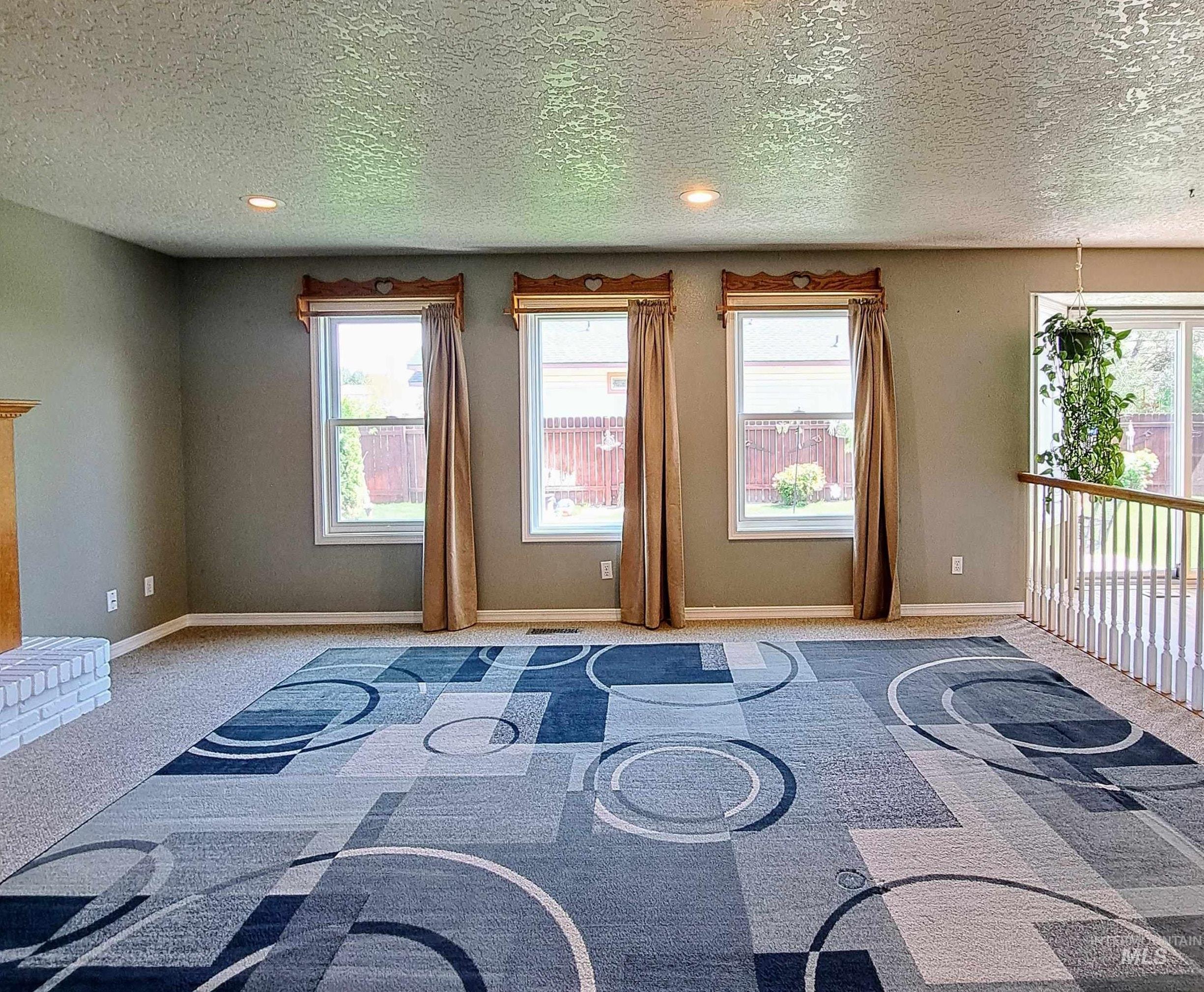 1392 N Santa Rosa