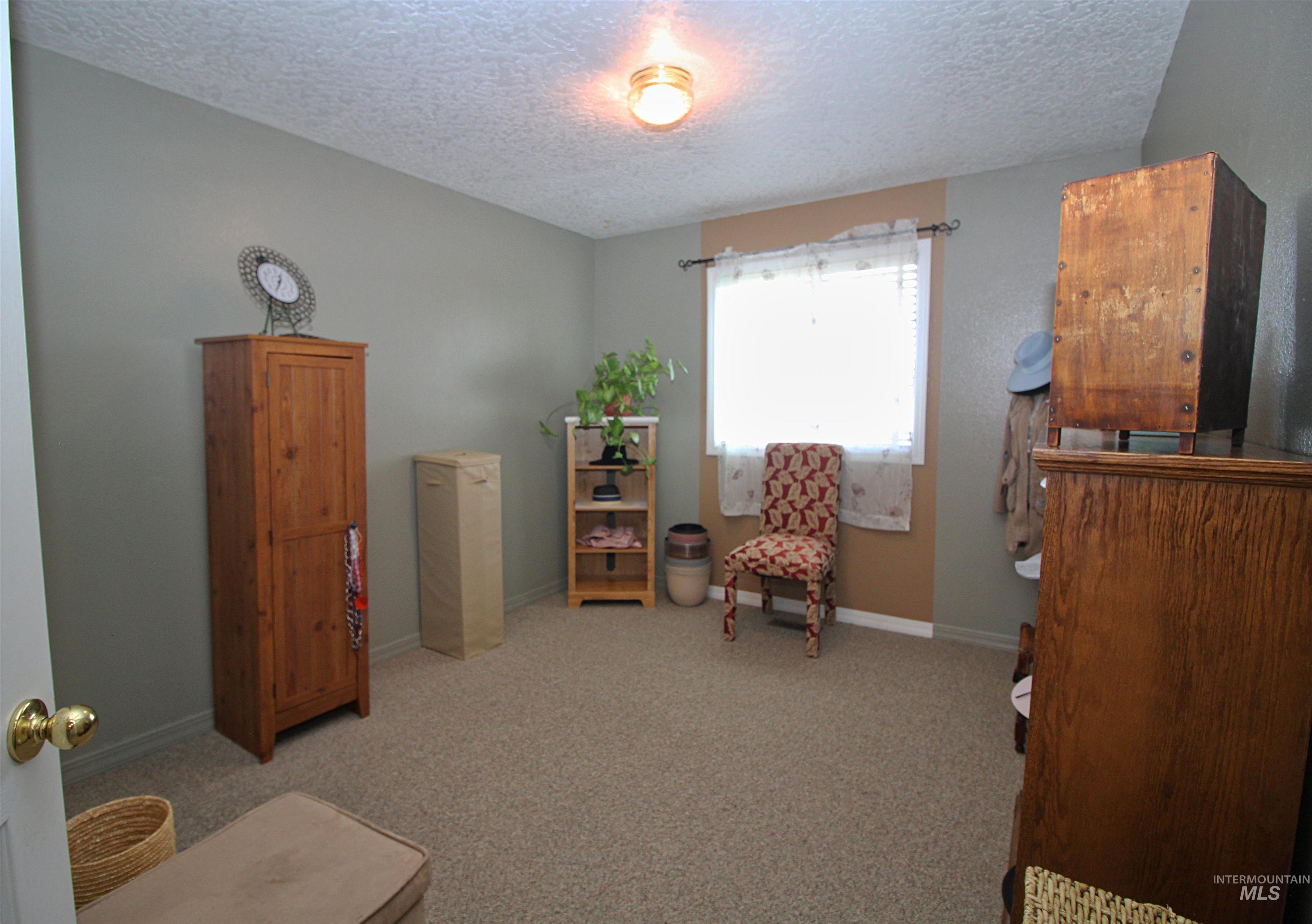 1392 N Santa Rosa