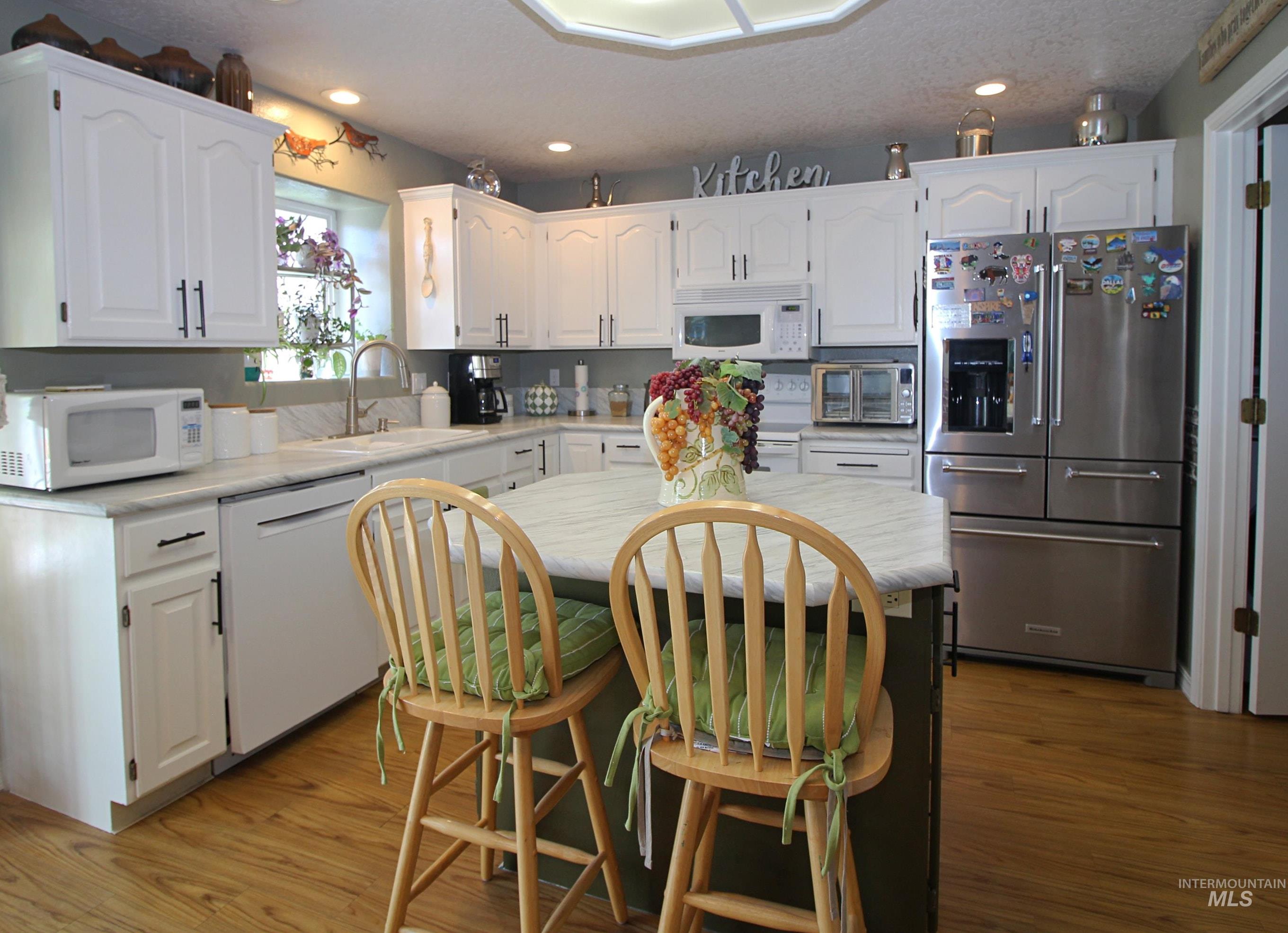 1392 N Santa Rosa