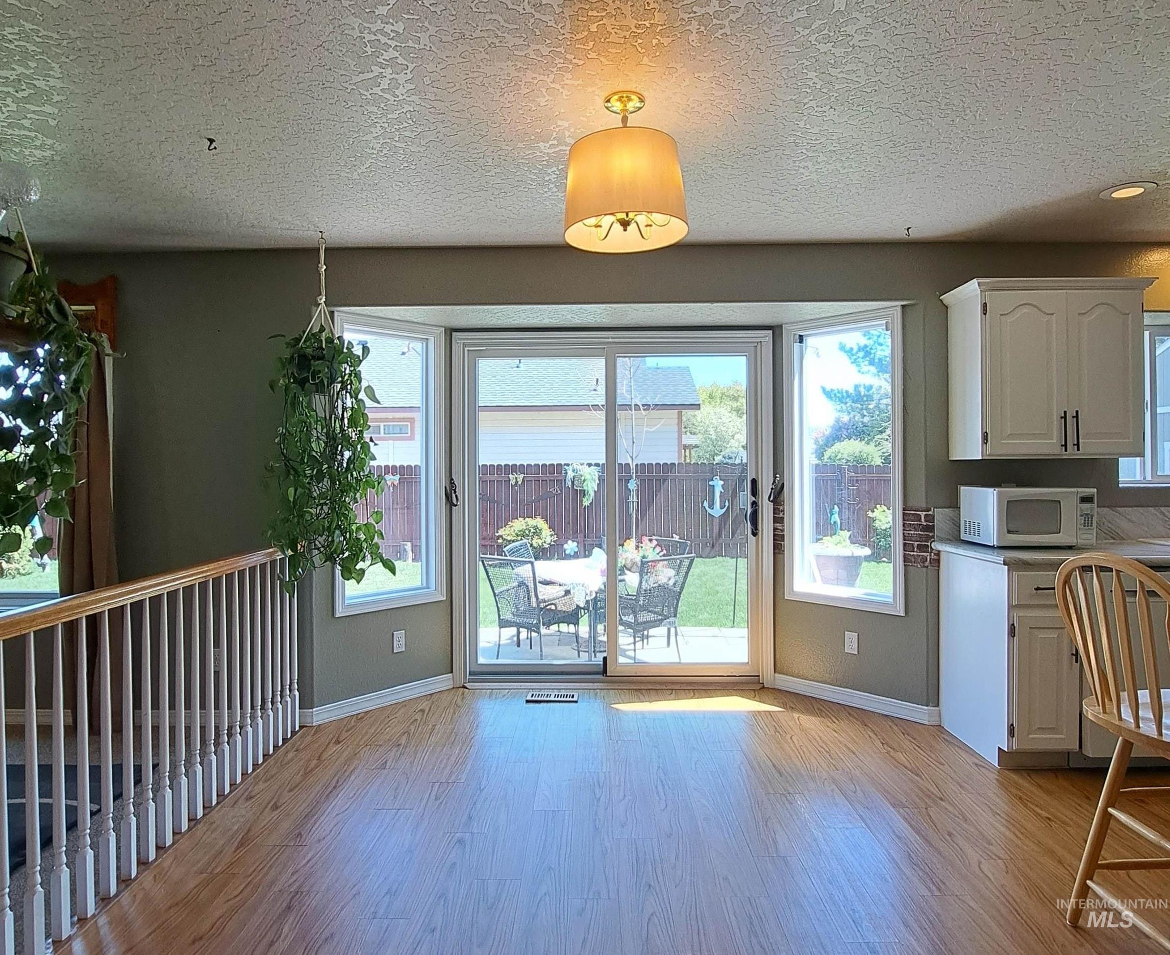 1392 N Santa Rosa