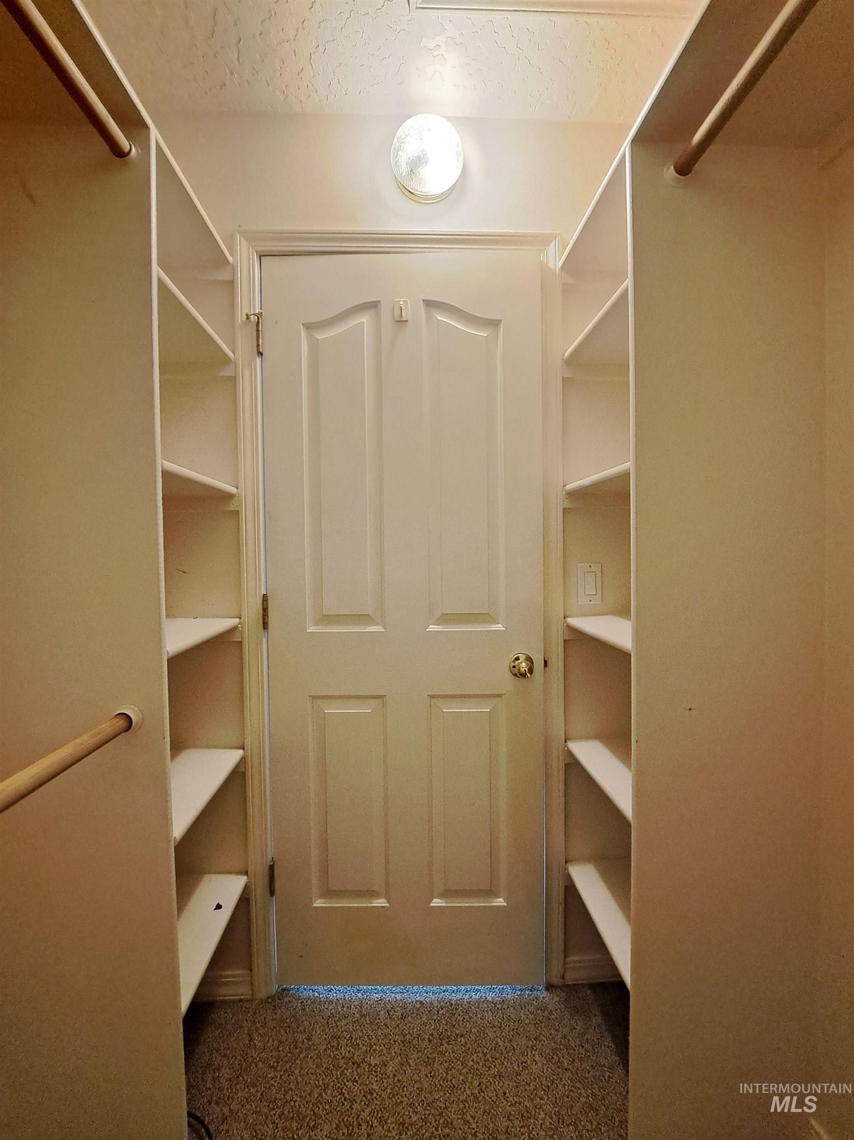 1392 N Santa Rosa