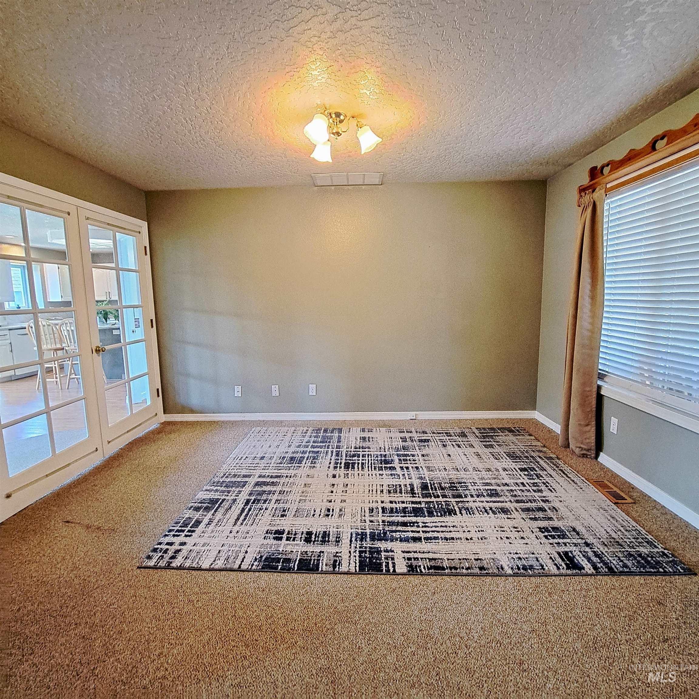 1392 N Santa Rosa