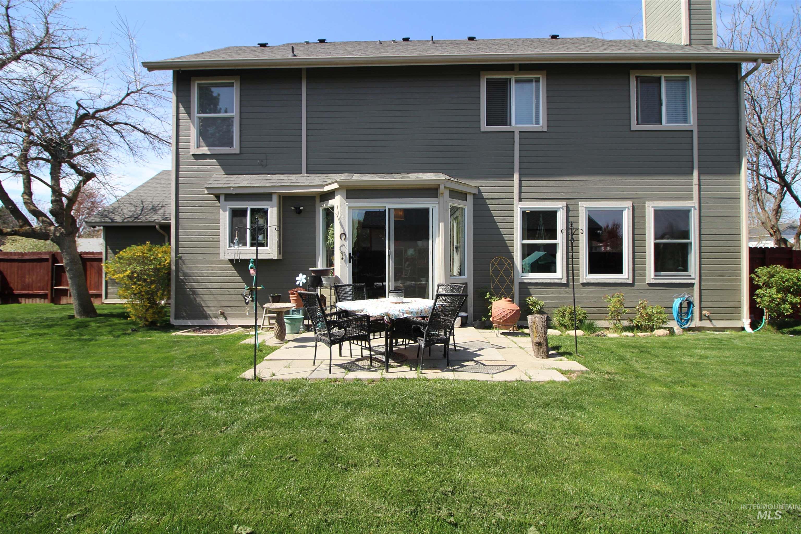 1392 N Santa Rosa