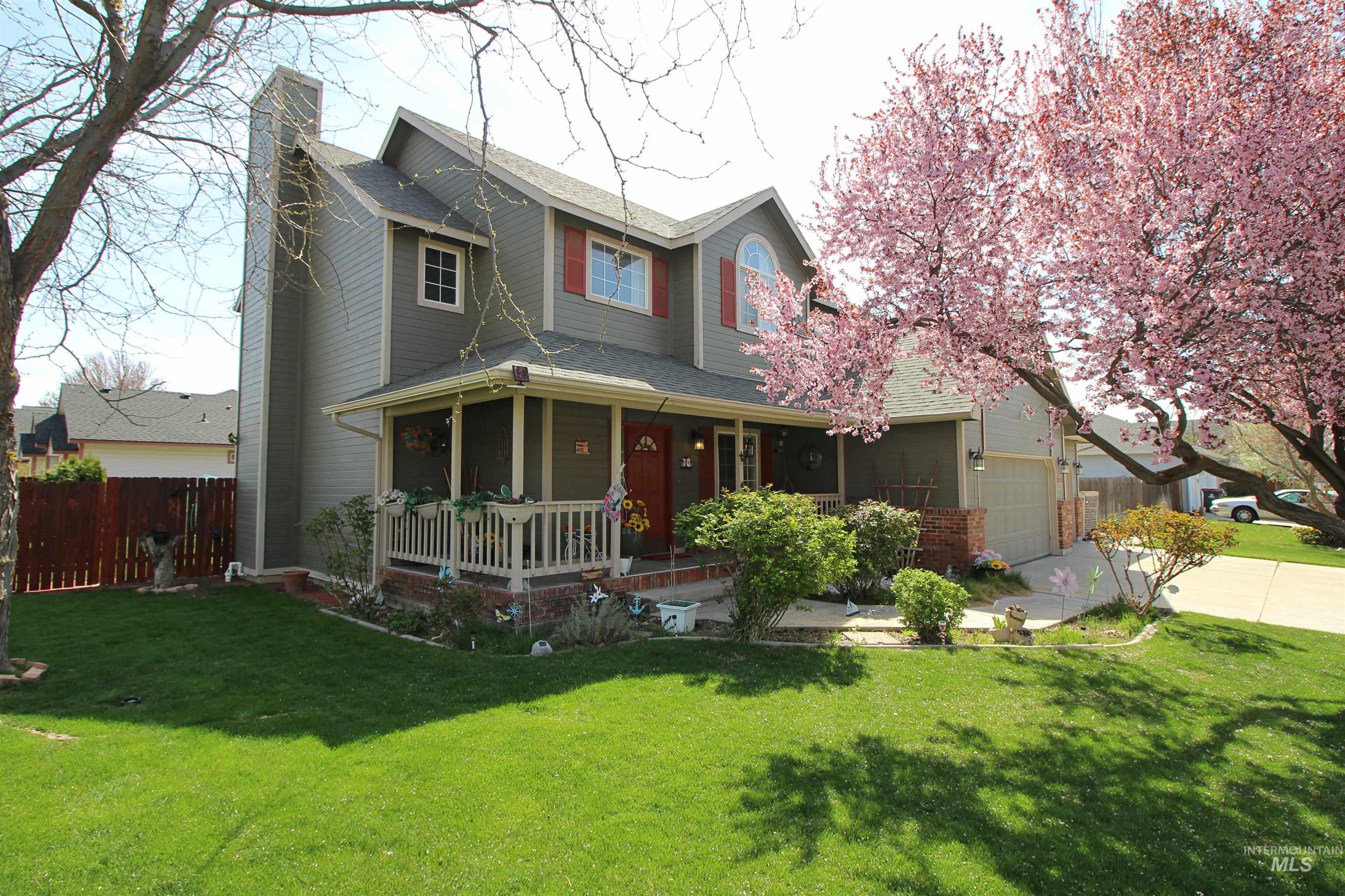 1392 N Santa Rosa