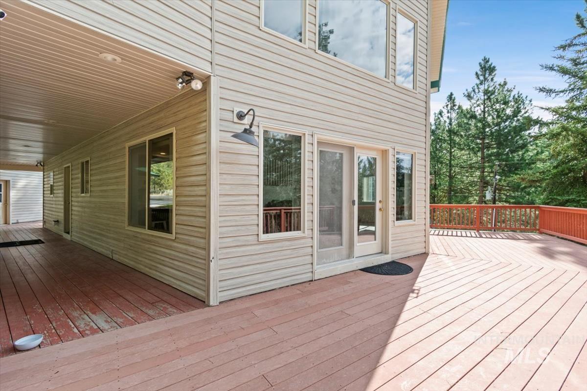 1496 Pine Ridge Dr