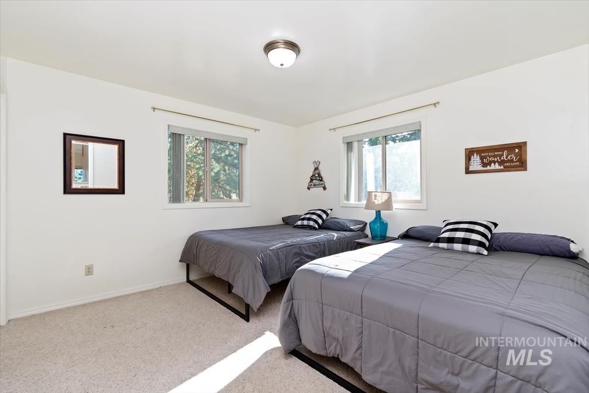 1496 Pine Ridge Dr