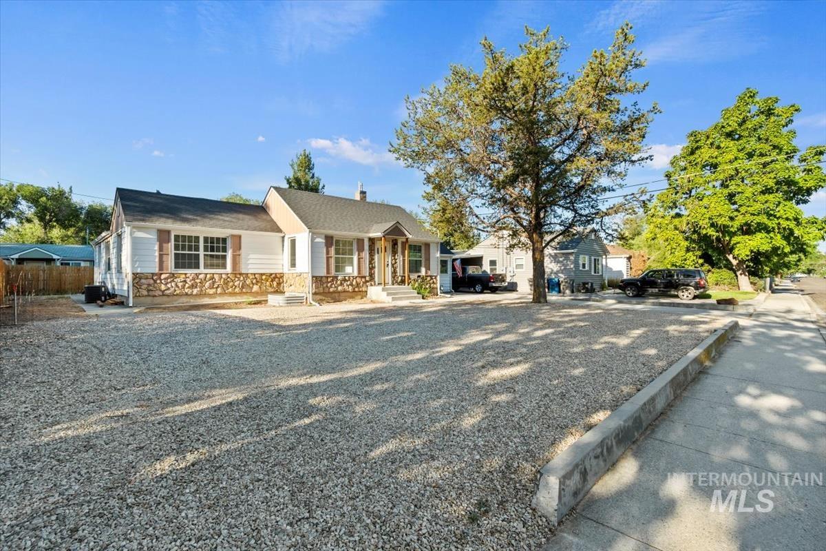 3913 Nez Perce
