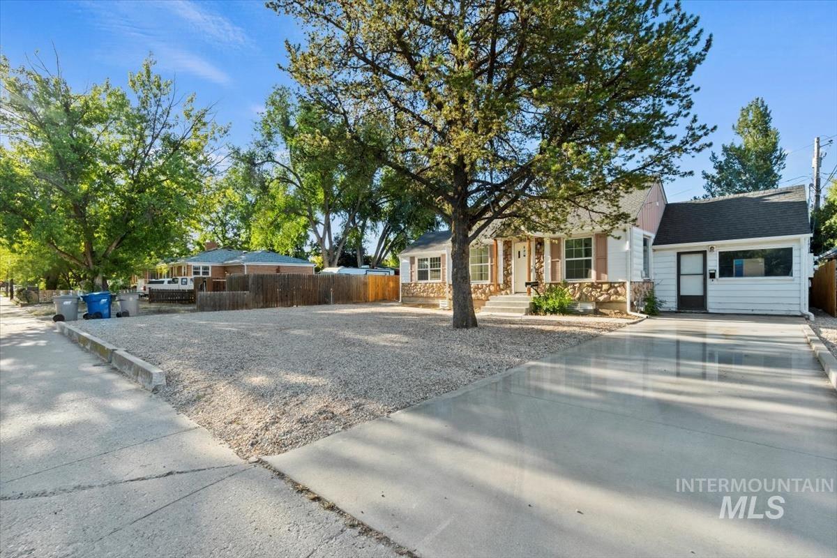 3913 Nez Perce