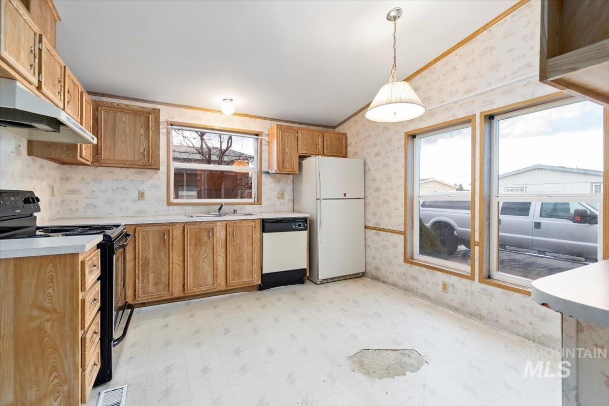2804 Golden Rod Lane