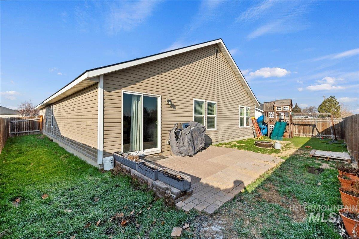 406 Bridgeport Ave