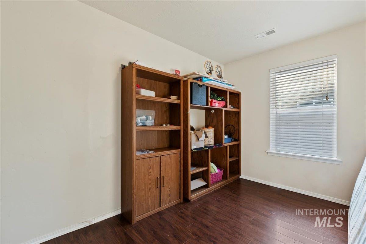 406 Bridgeport Ave