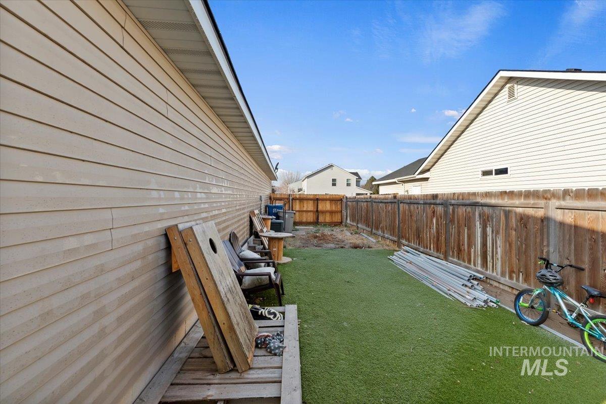 406 Bridgeport Ave