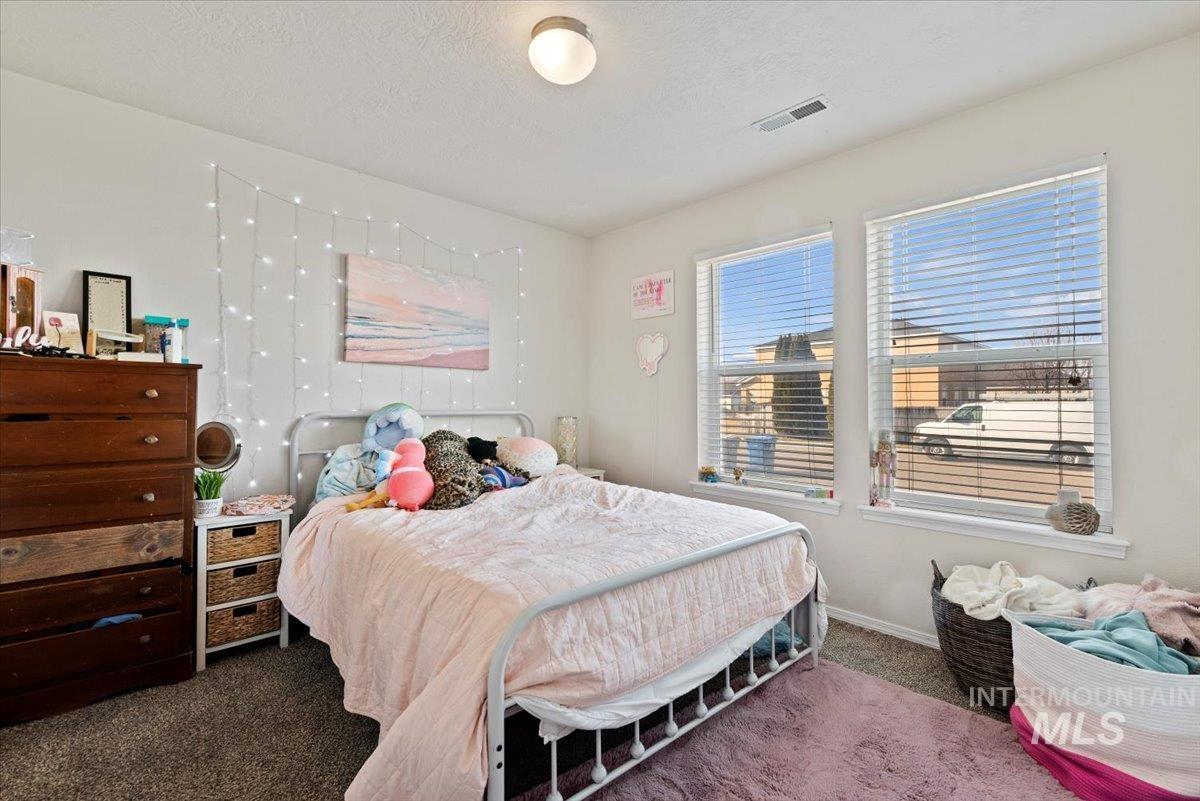 406 Bridgeport Ave