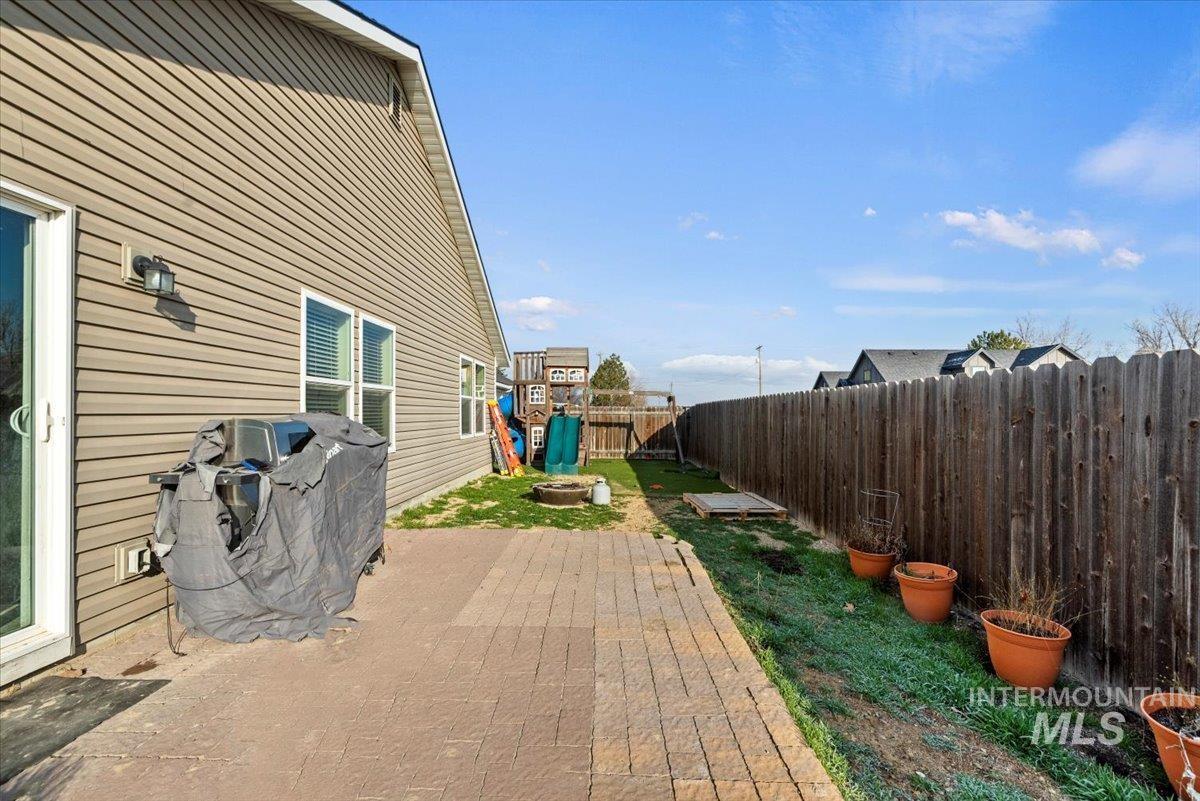 406 Bridgeport Ave