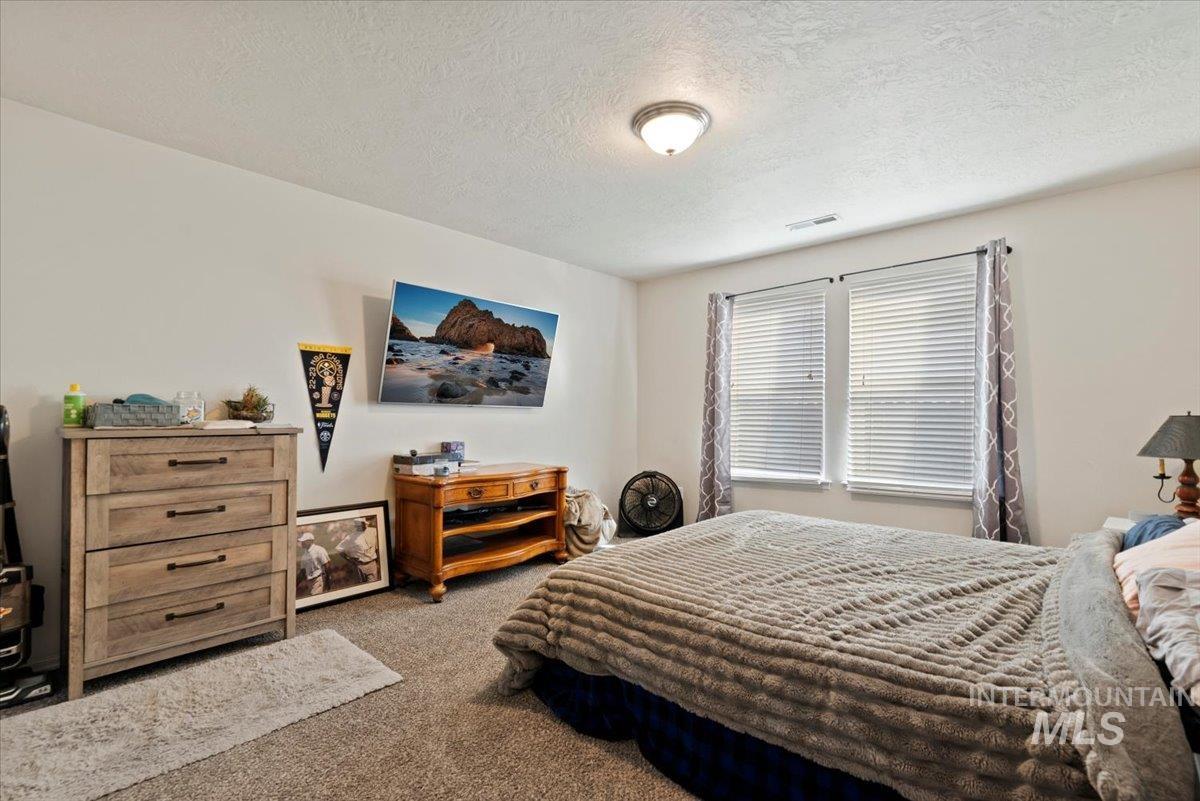 406 Bridgeport Ave