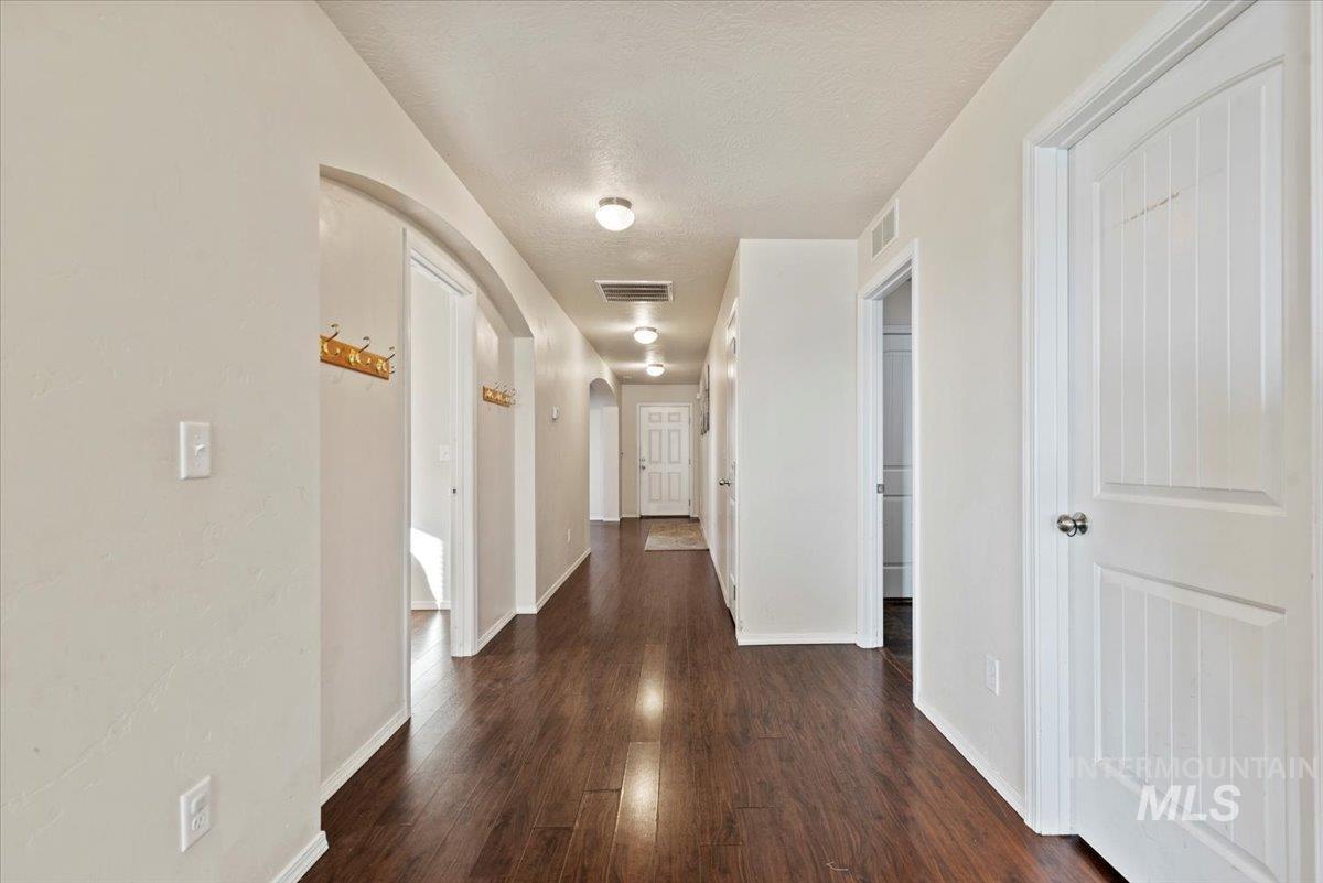 406 Bridgeport Ave