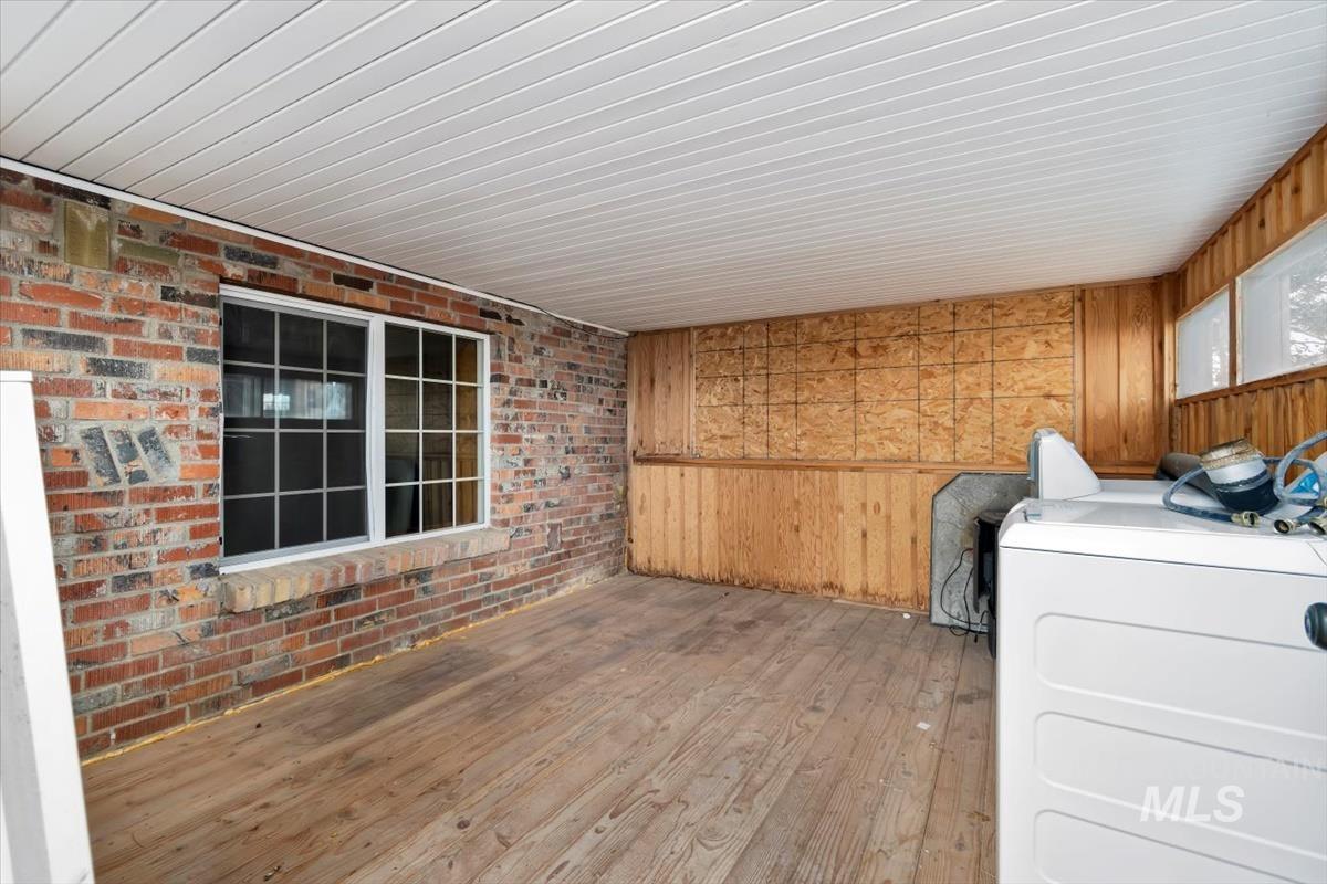 3320 Wilson Lane