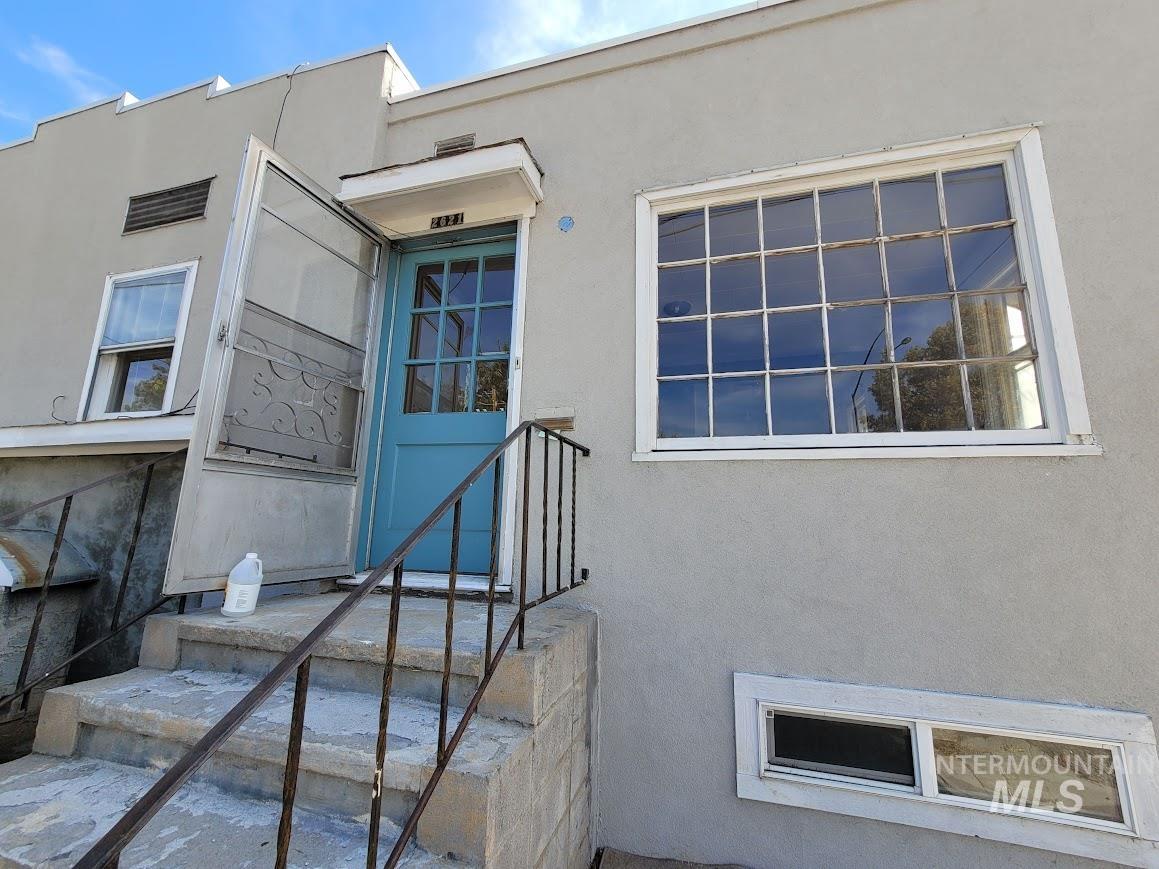 2617 - 2623 Rose Hill