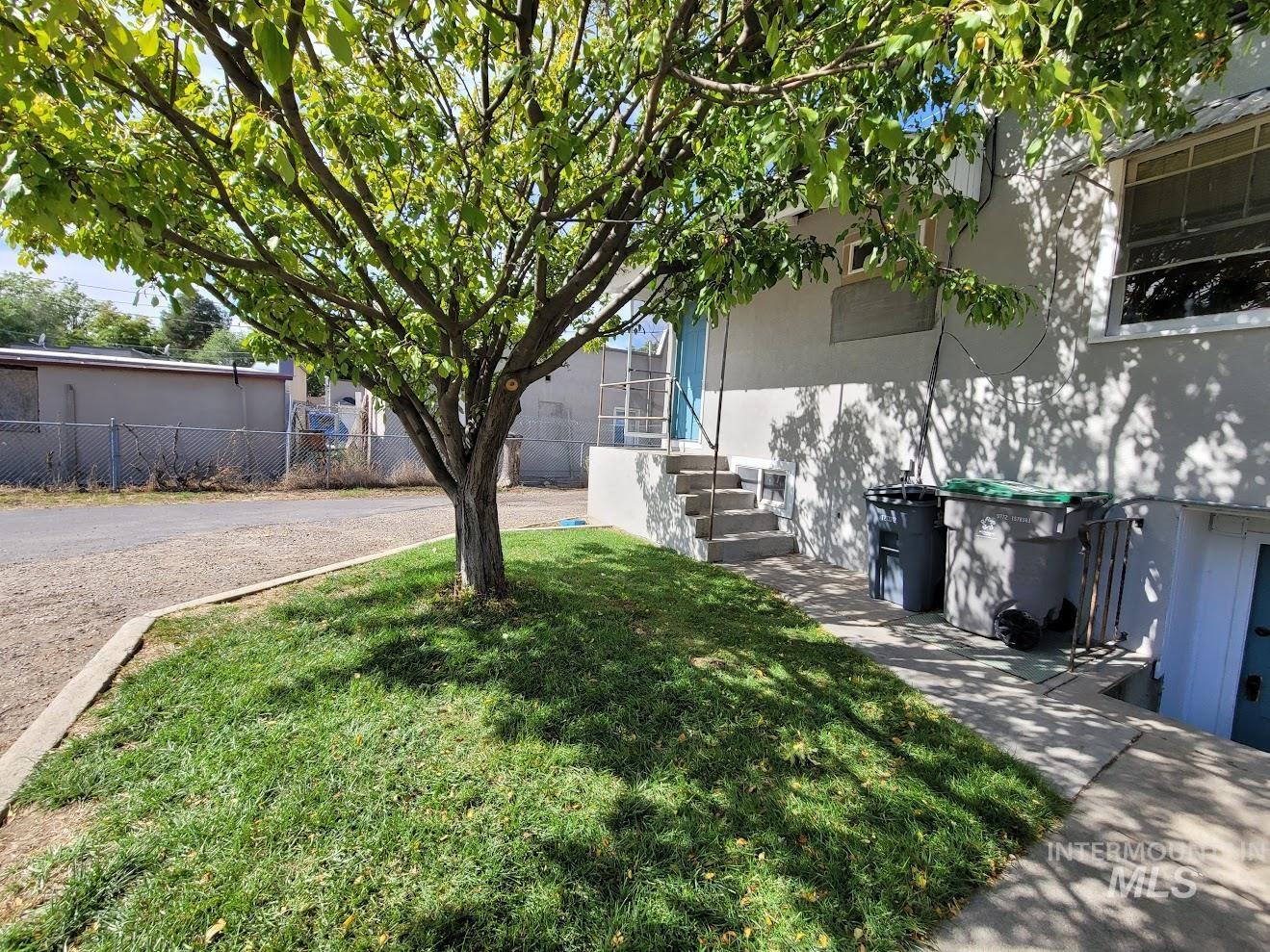 2617 - 2623 Rose Hill