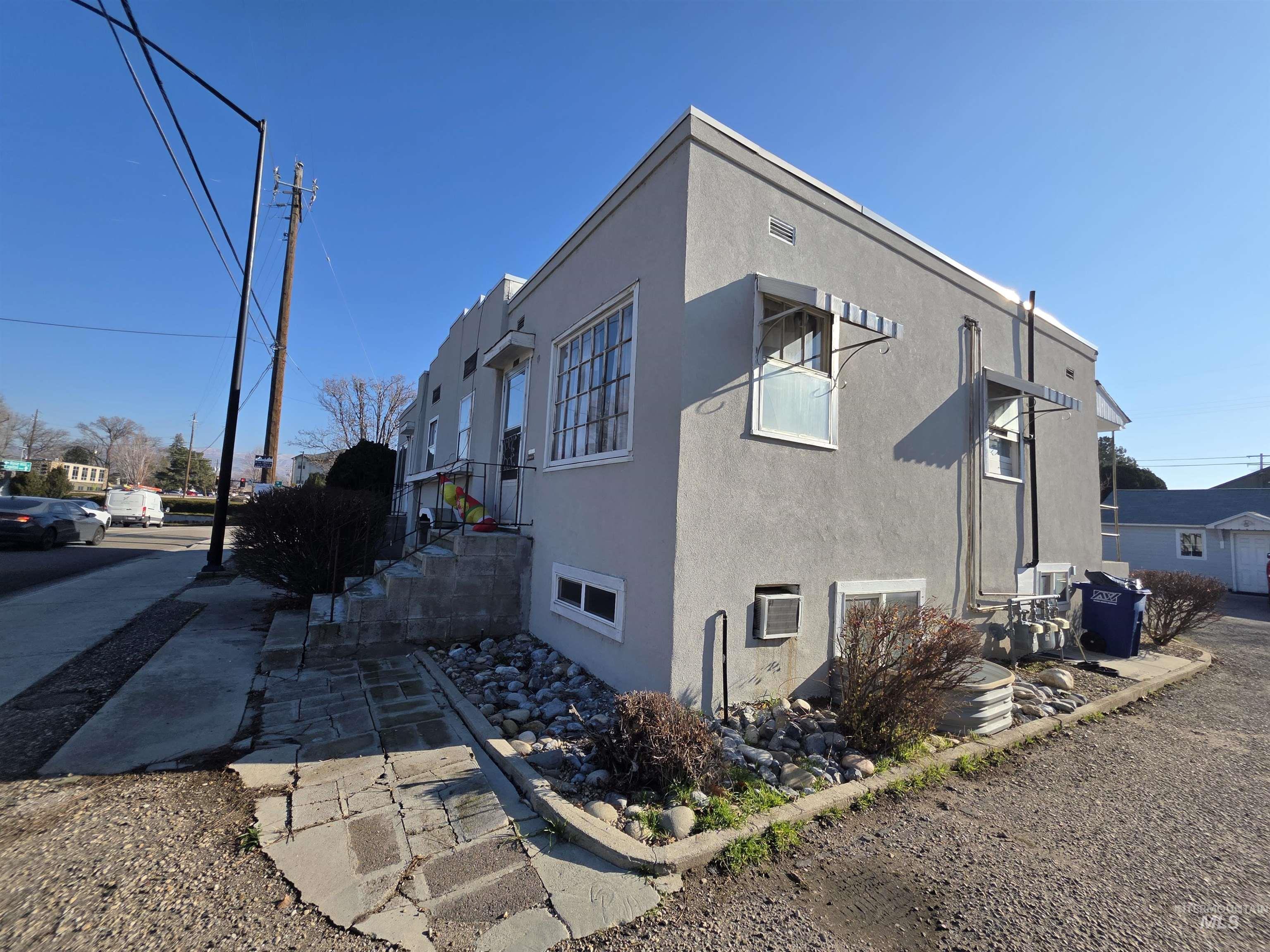 2617 - 2623 Rose Hill