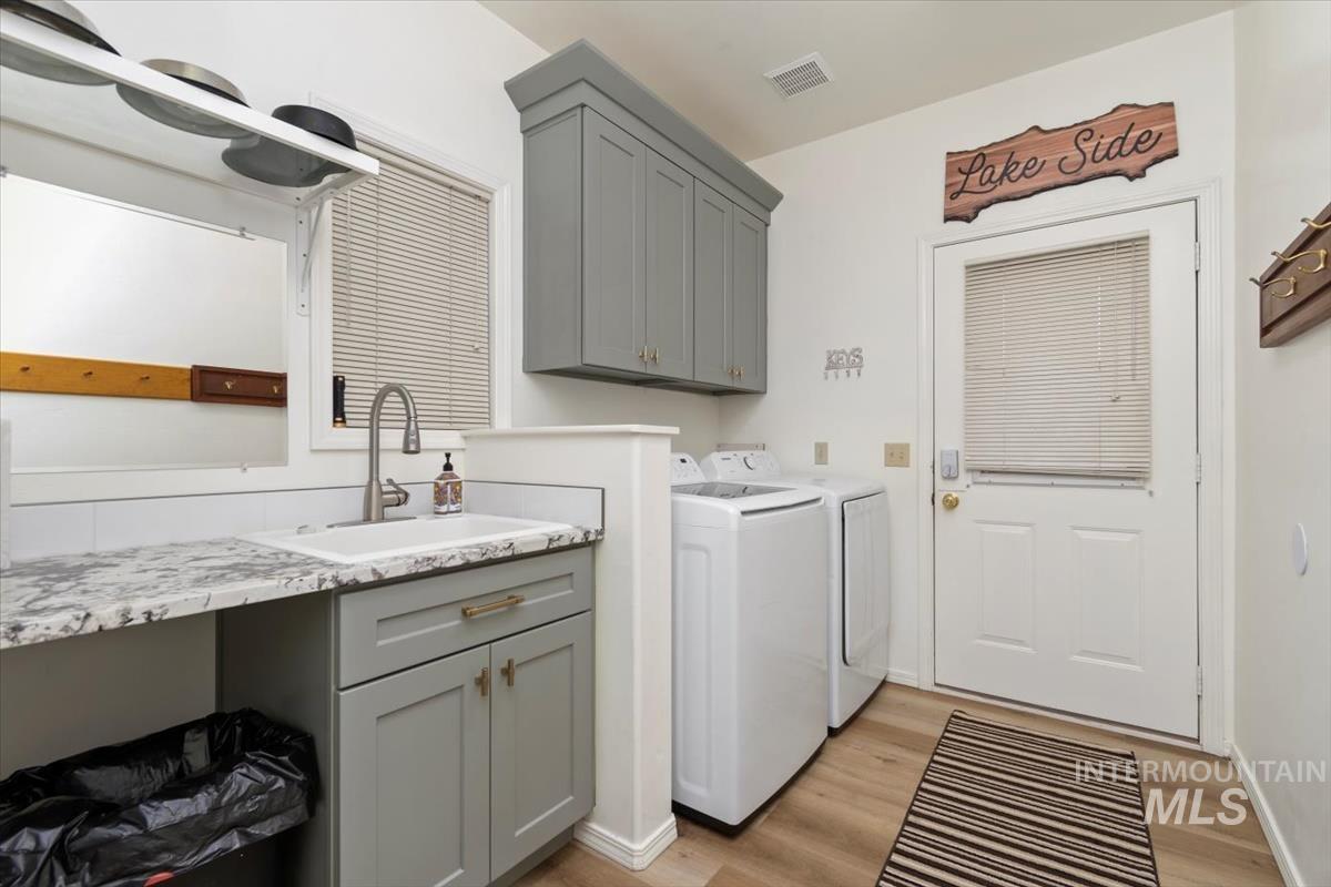 1496 Pine Ridge