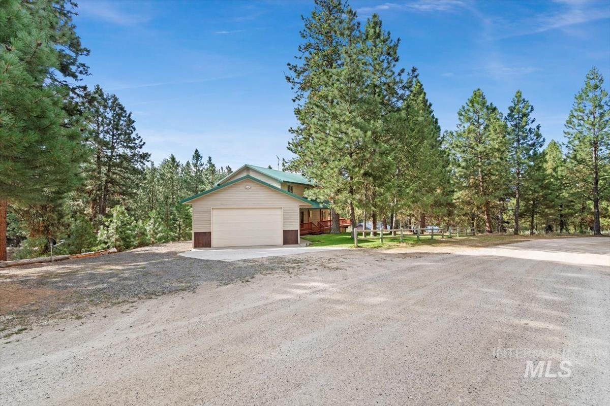 1496 Pine Ridge