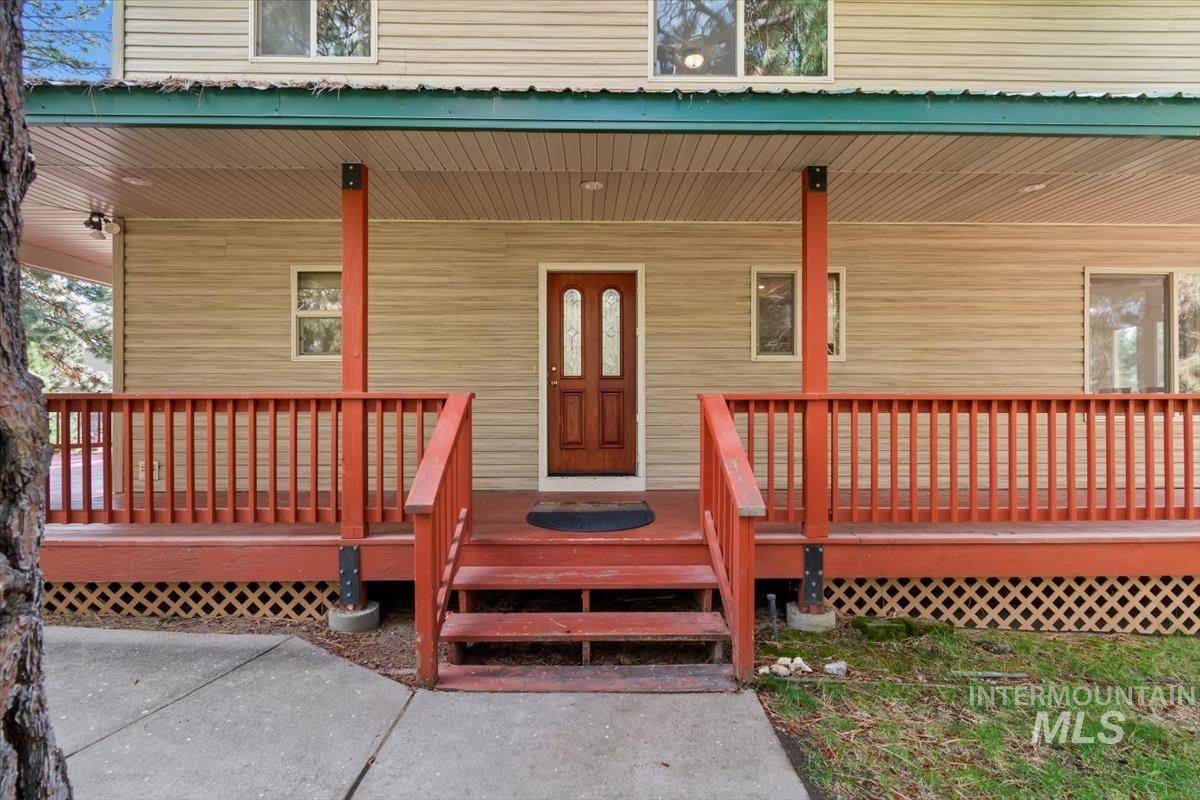 1496 Pine Ridge