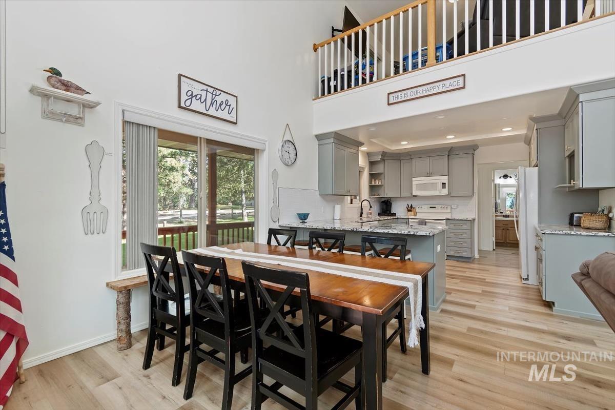 1496 Pine Ridge