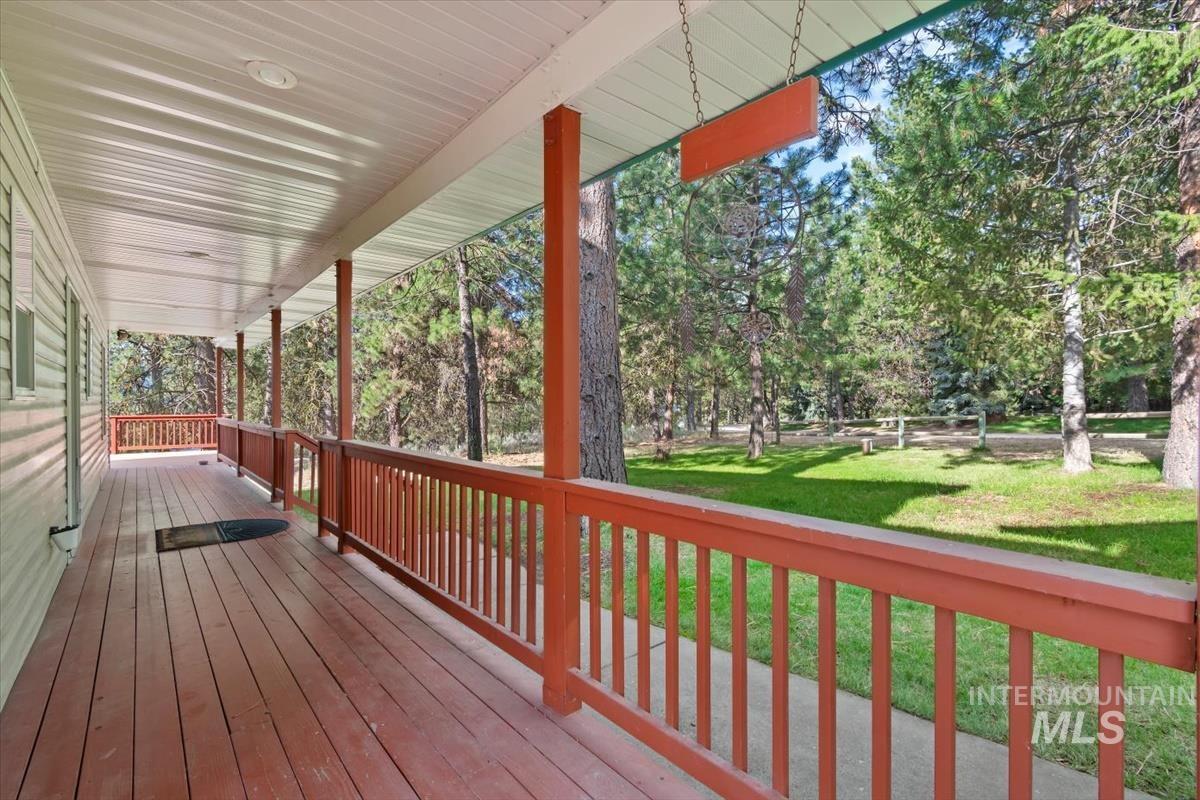 1496 Pine Ridge
