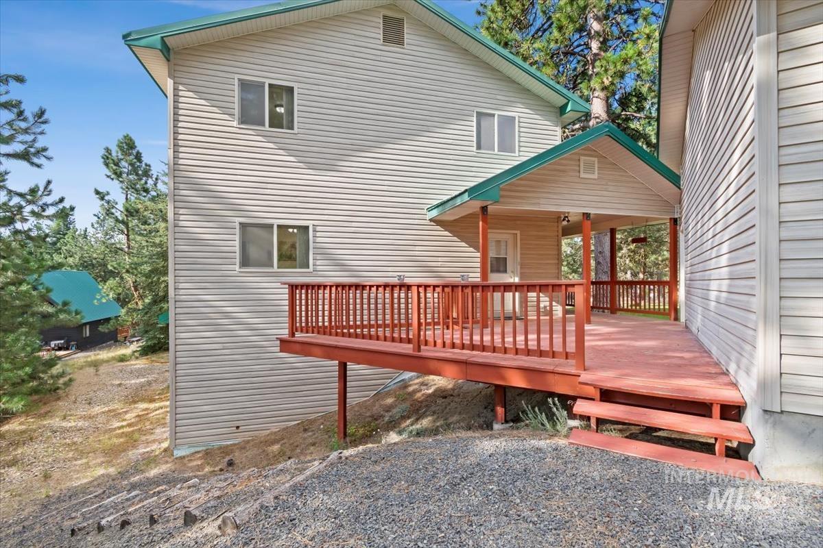 1496 Pine Ridge