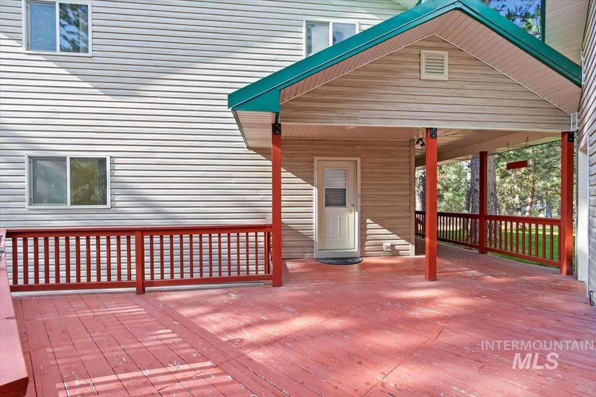1496 Pine Ridge