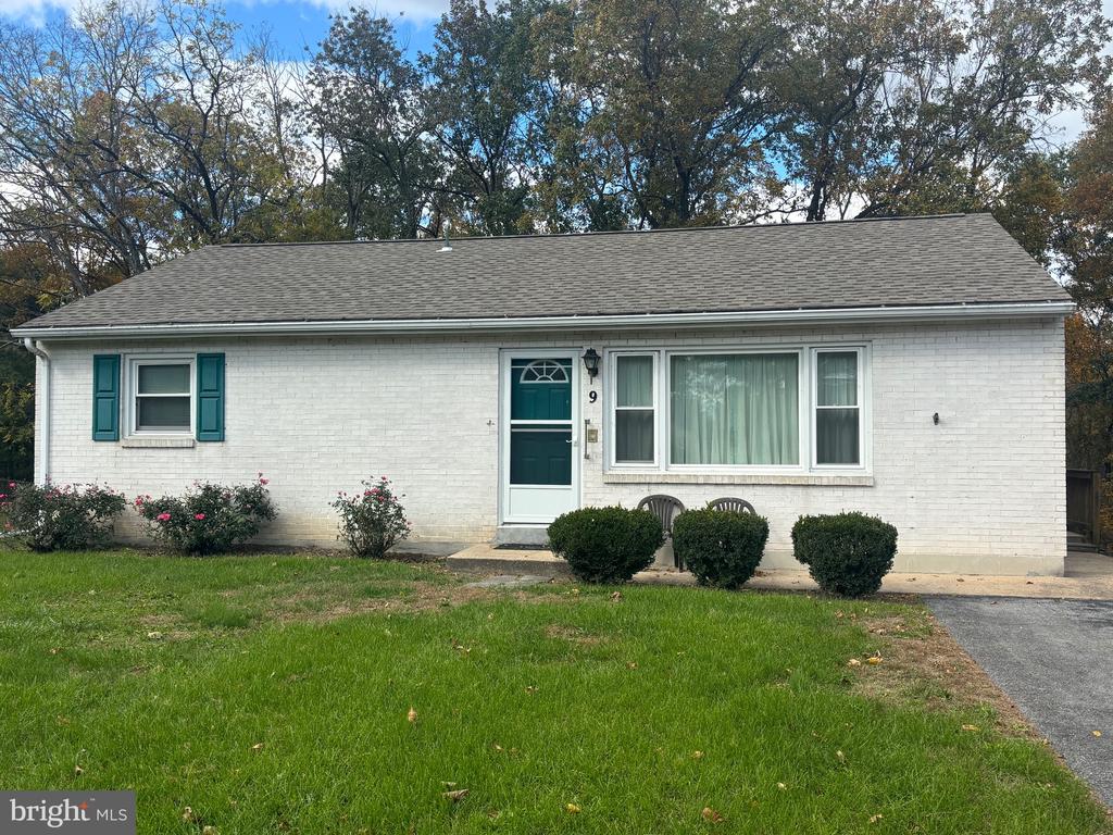 9 MAPLE AVENUE
