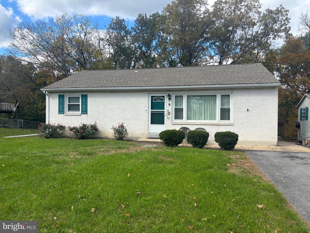 9 MAPLE AVENUE