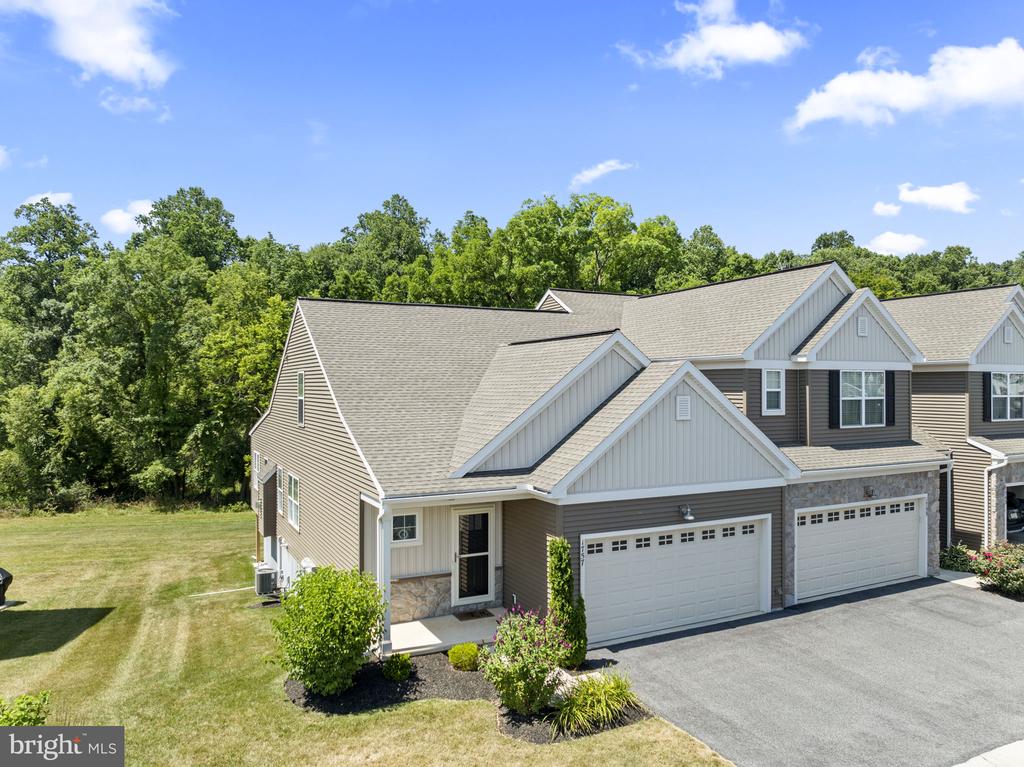 1757 SHADY LANE