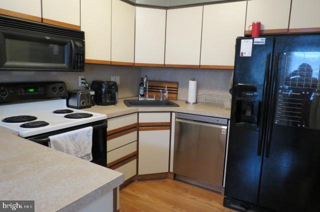 417 DELANCEY COURT