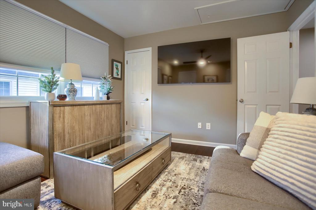 453 DELANCEY COURT
