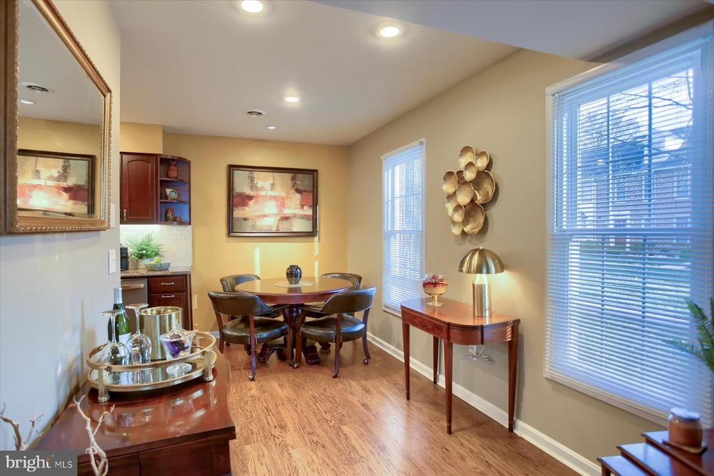 453 DELANCEY COURT
