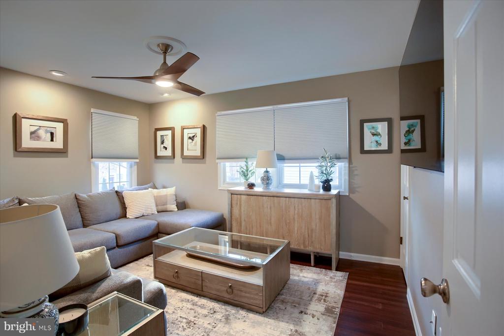 453 DELANCEY COURT